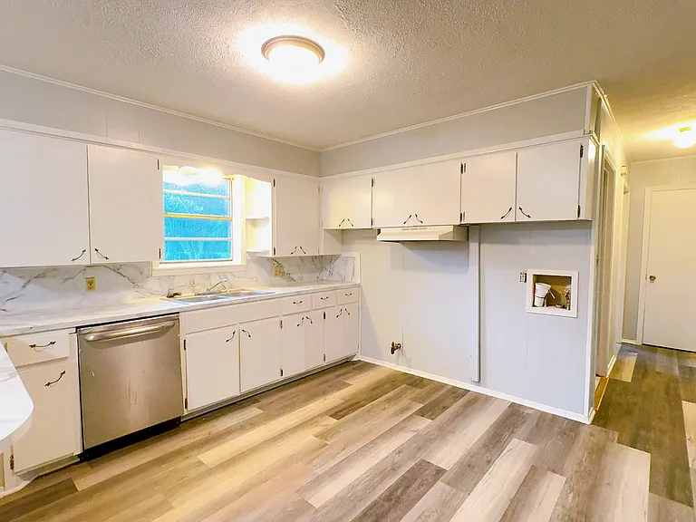 1015 19th St SW — Photo 3