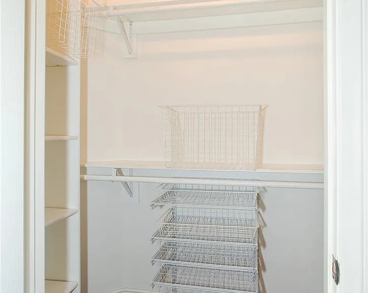 2345 Montrose Ave #5 — Photo 30