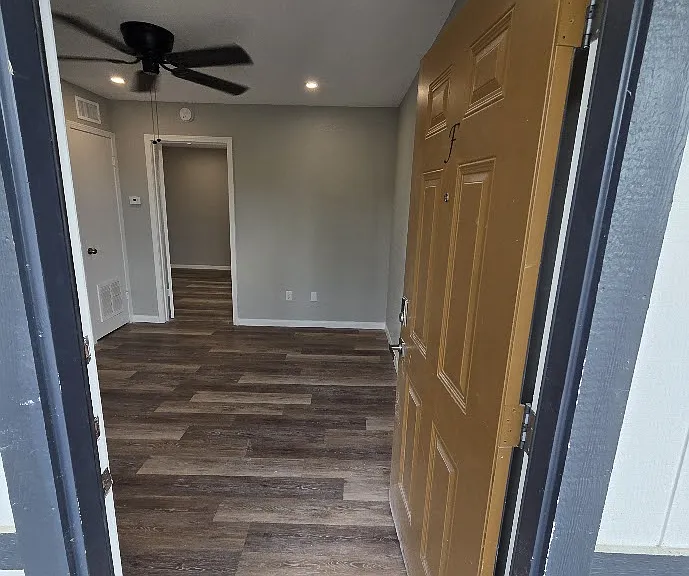 716 W Avenue I #F — Photo 2