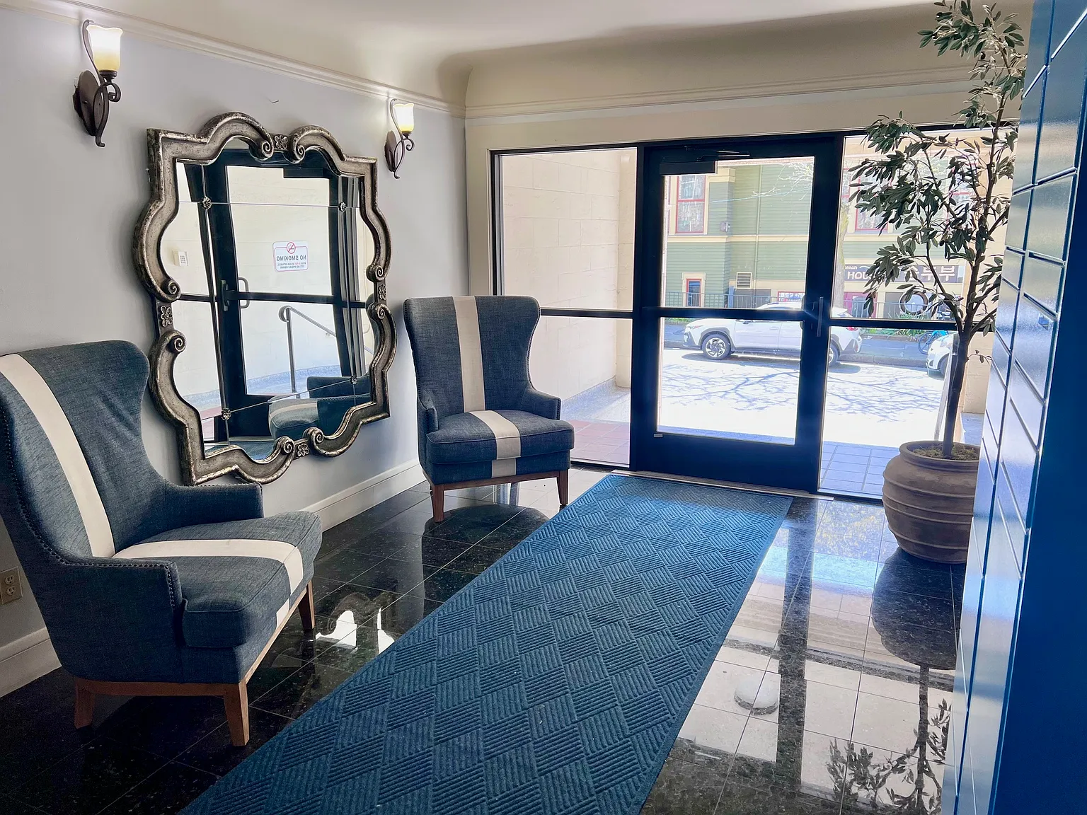 Stanford Apartments — Photo 3