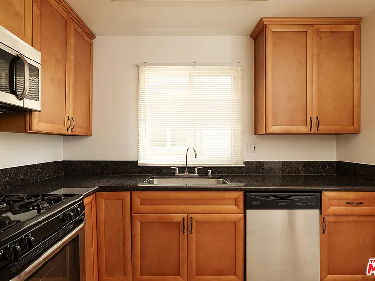 5516 1/2 N Cahuenga Blvd — Photo 9