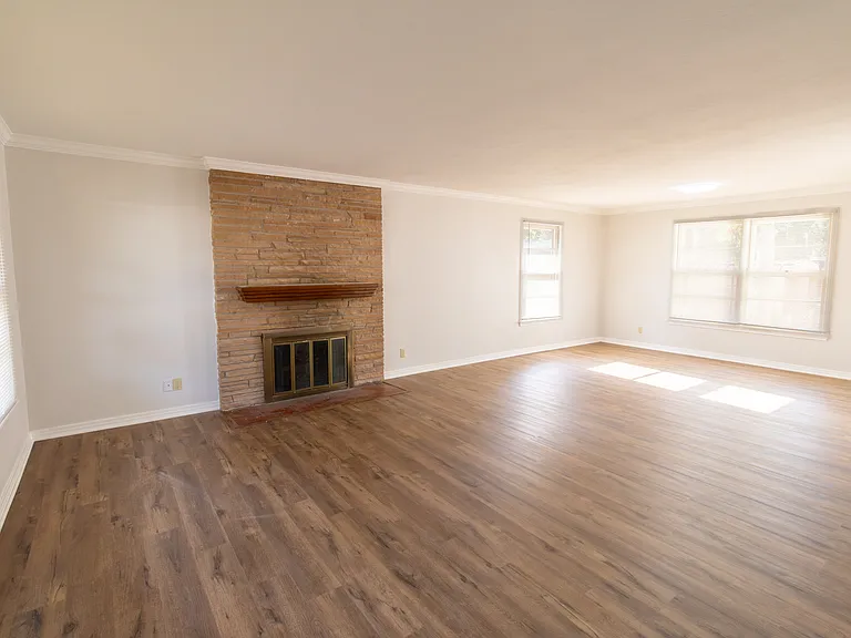 2400 Hampstead Ln — Photo 4