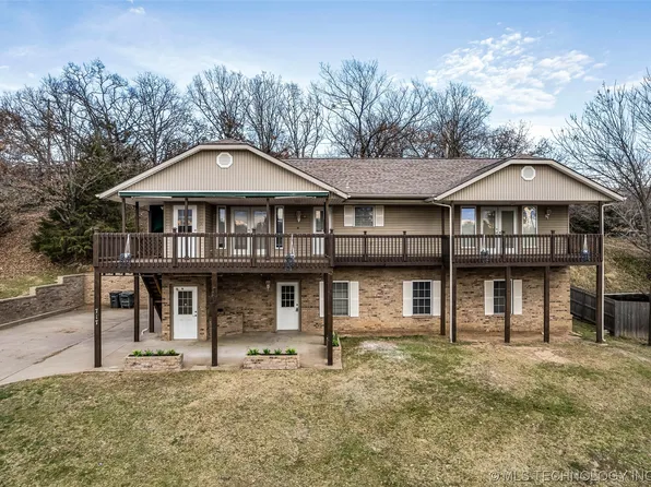 717 Greenview Cir, Sand Springs, OK 74063