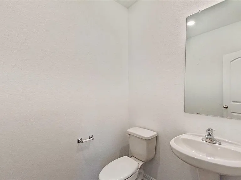 16429 Farmhouse Ln — Photo 15