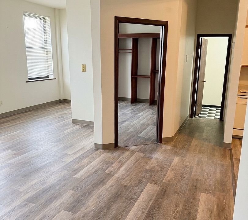 2nd image of 1251 N Clybourn Ave APT 2M
