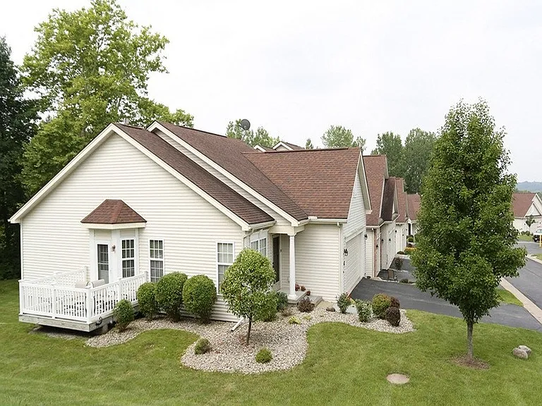 Waterview Townhouse Apartments — Photo 30