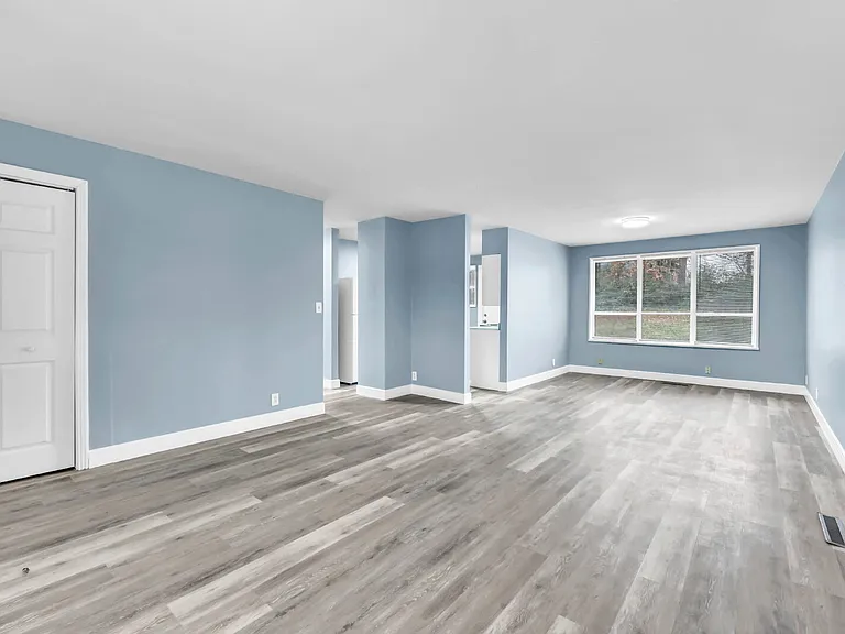 124 Yorktown Rd — Photo 5