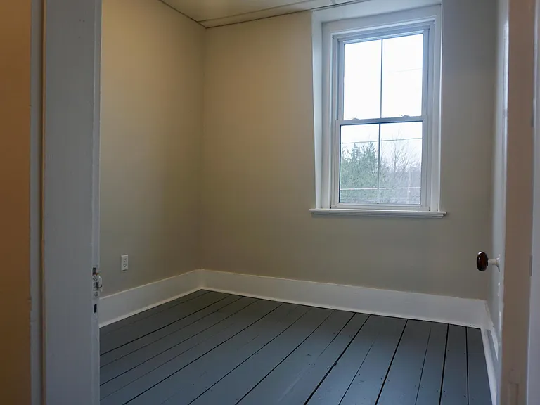 678A Maplewood Ave — Photo 7