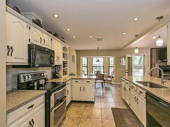 5th image of 1215 Palm Dr