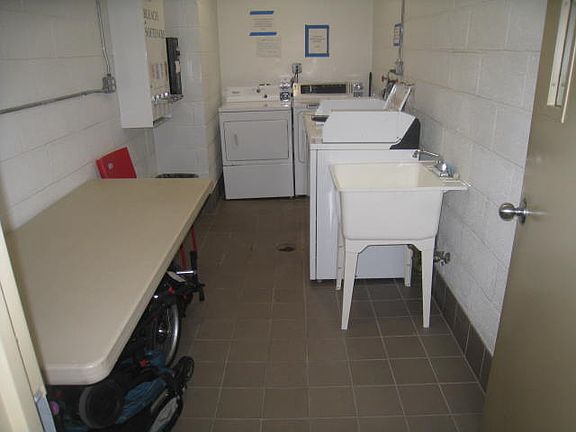 5th image of 2578 38th St APT 2A