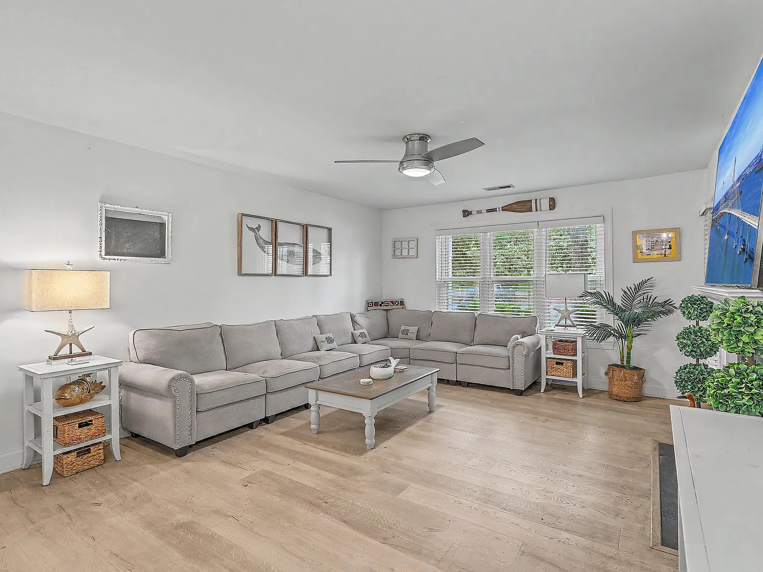 3 bed, 2.0 bath, 1329 sqft, $2,800 — Photo 2