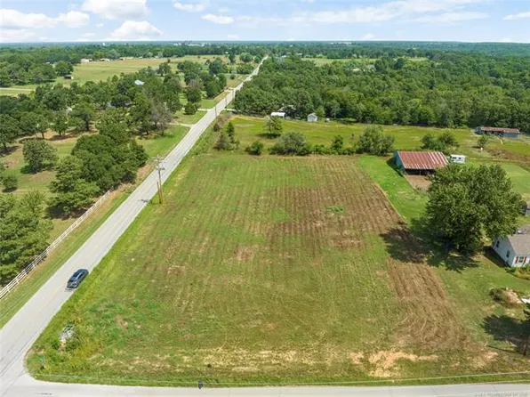 1 E 121st St S, Coweta, OK 74429