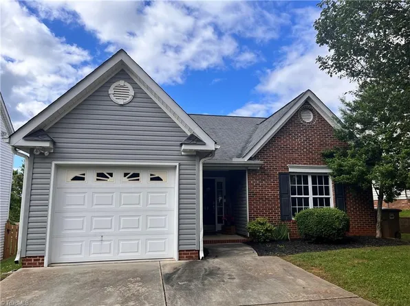 3903 Bluestem Dr, Greensboro, NC 27405
