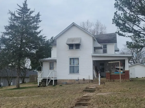 106 E 4th St, Willow Springs, MO 65793