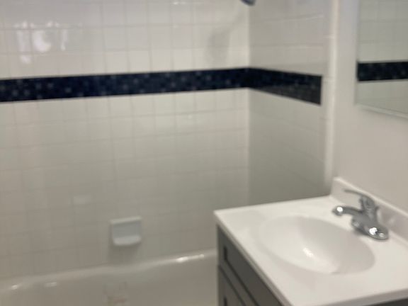 5th image of 140 Southwood Ctr APT 4