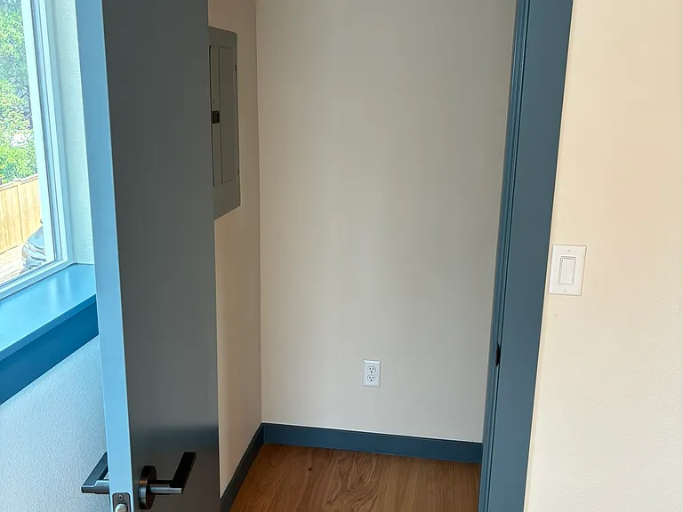 910 NE Norton Ave #2 — Photo 9