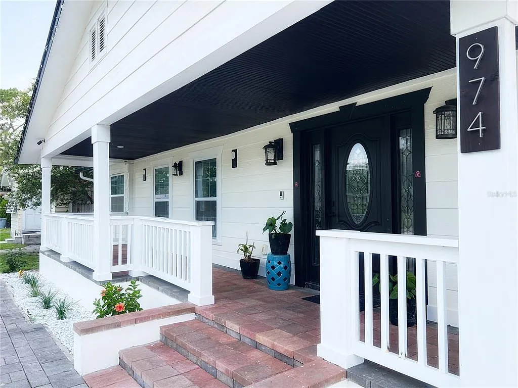 4 bed, 4.0 bath, 3482 sqft, $5,300 — Photo 2