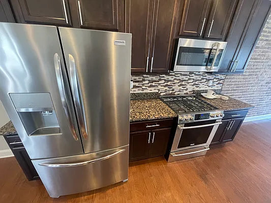 Rented by PMG Real Estate  | media 26