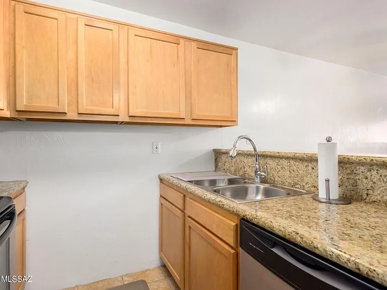 951 N Euclid Ave #135 — Photo 7