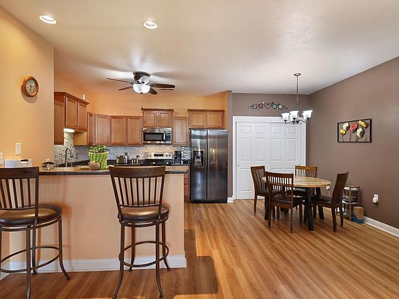 4th image of 957 Hastings COURT #101