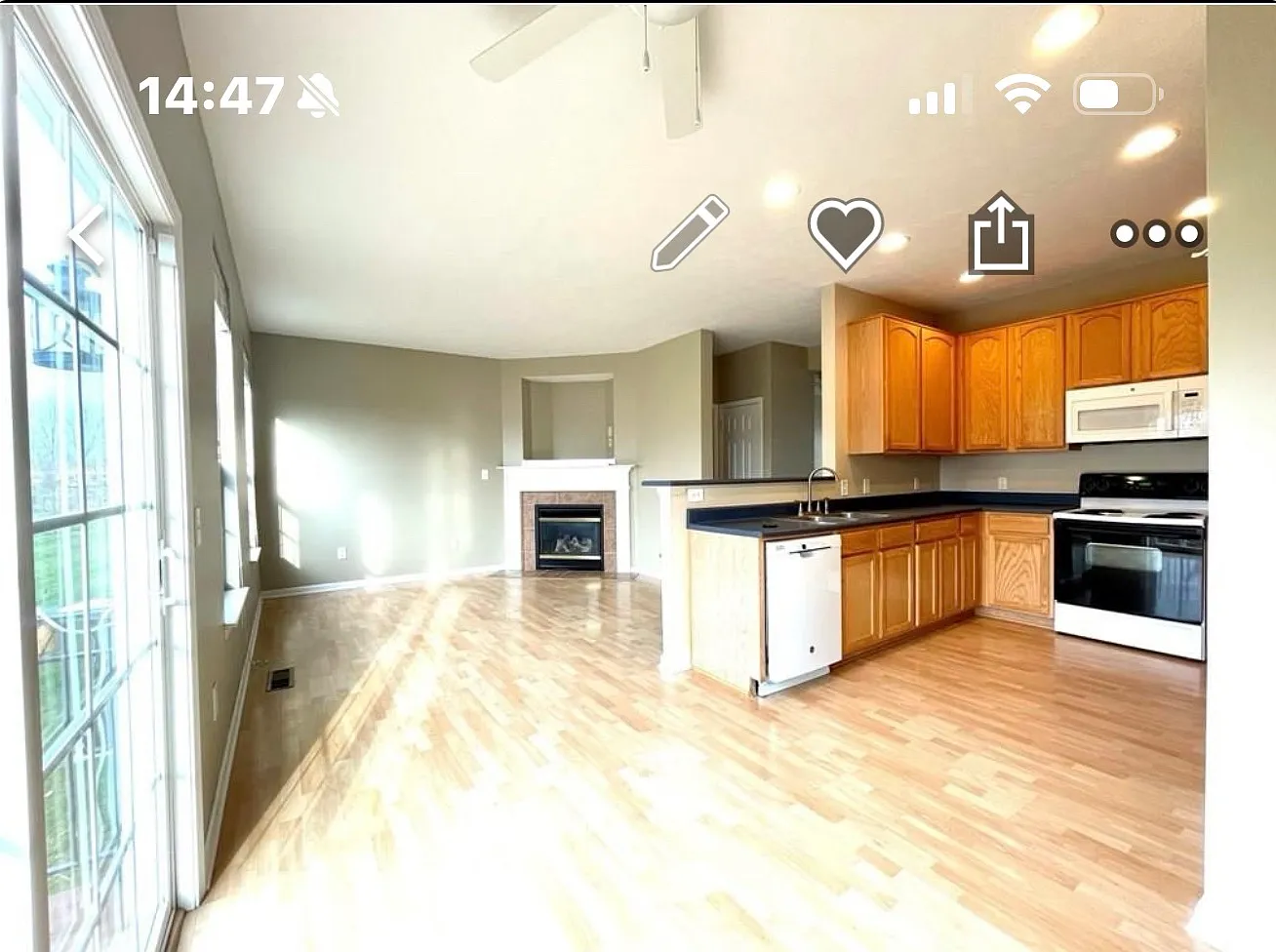 2 bed, 3.5 bath, 2448 sqft, $1,950 — Photo 4