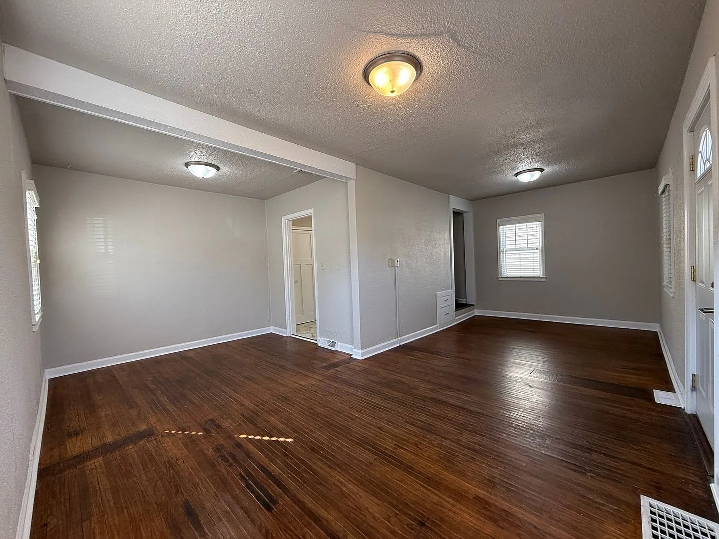 Updated 1 Bed / 1 Bath Single-Family Home with Garage! — Photo 4
