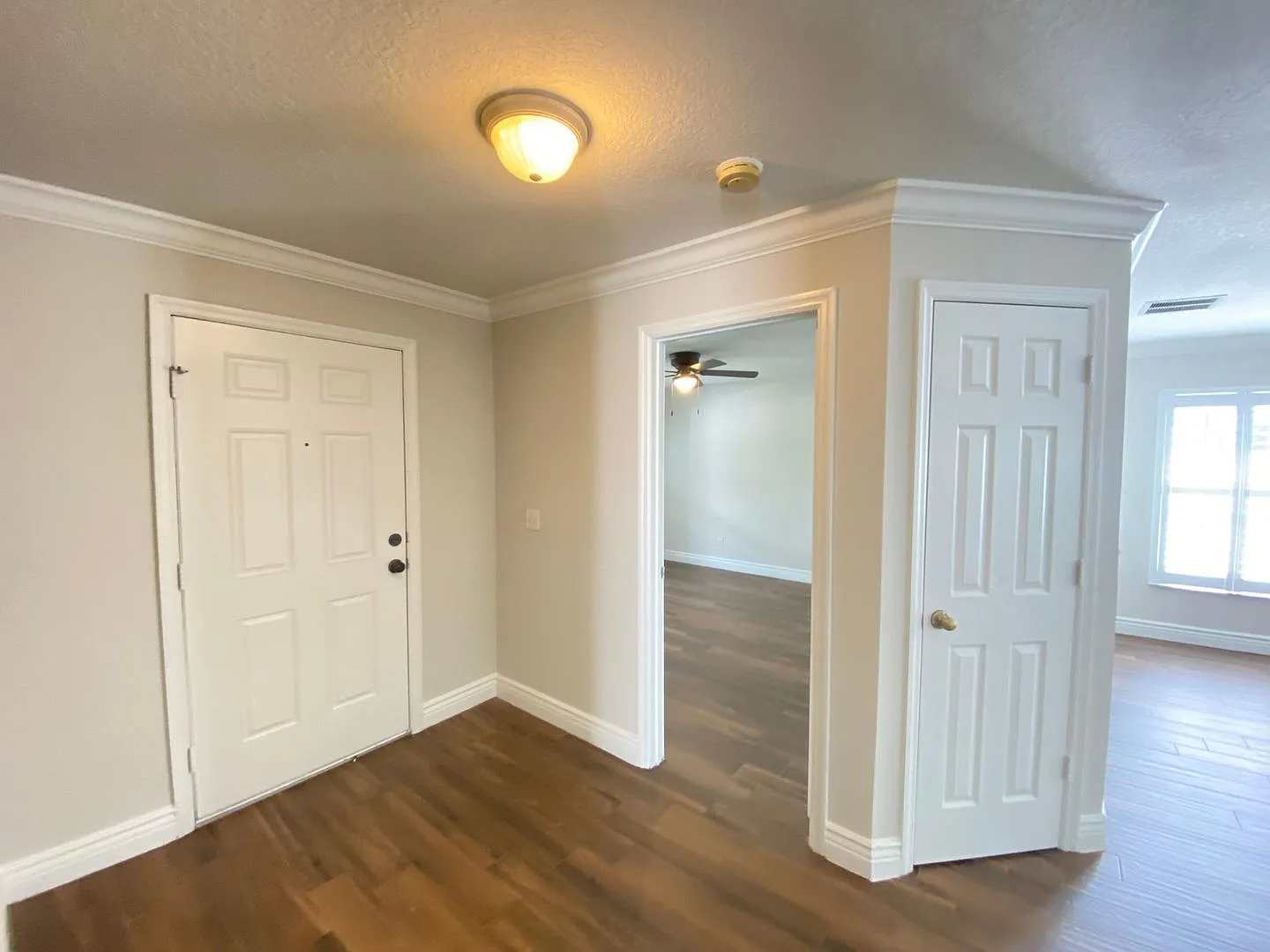 3 bed, 2.0 bath, 1692 sqft, $2,595 — Photo 3
