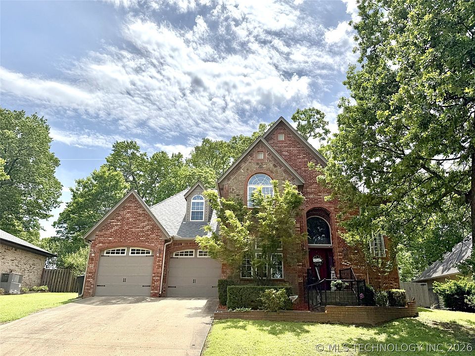 1st image of 306 Hickory Dr