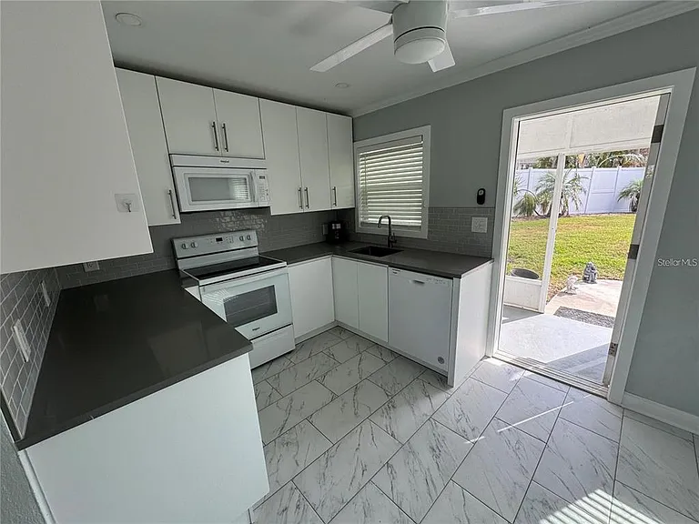 301 W Colonia Ln — Photo 18