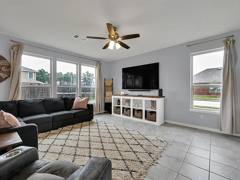 1127 Littleton Ct — Photo 9