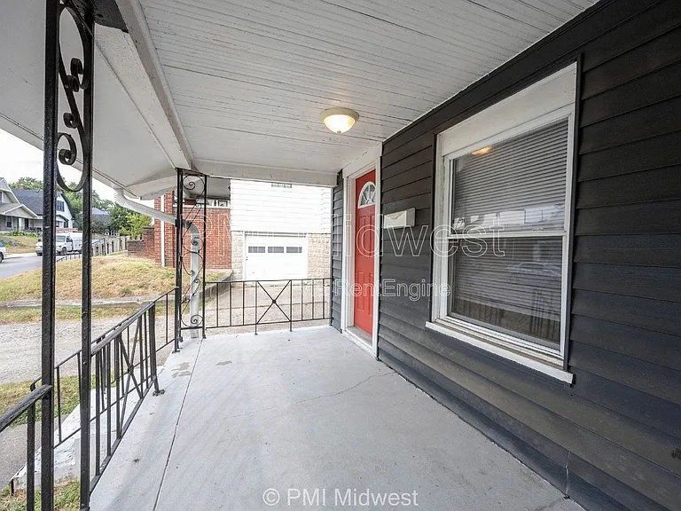 944 E Minnesota St — Photo 2