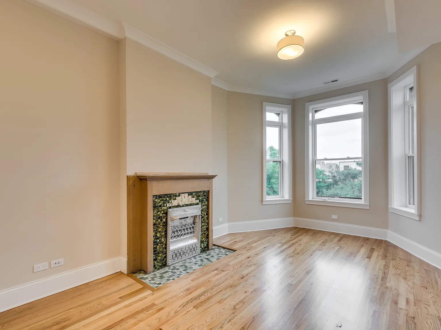 3 bed, 1200 sqft, $3,500 — Photo 4