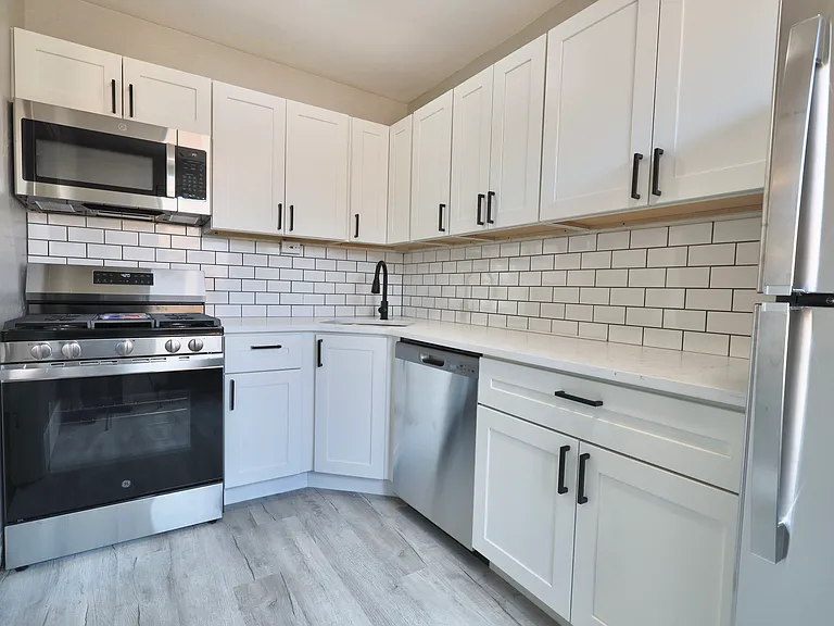Apartments On Academy — Photo 45