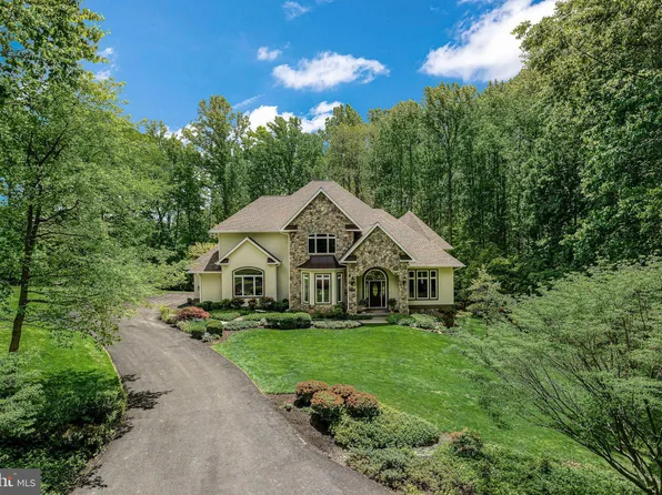 2724 Colt Run Rd, Oakton, VA 22124