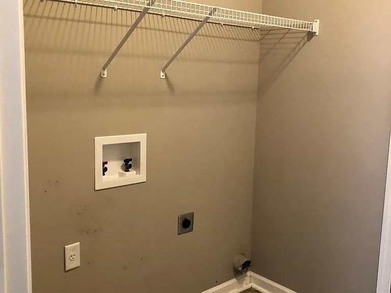909 Rachel Ln — Photo 13