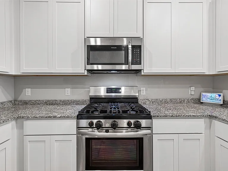 8006 Barret Travis Ct — Photo 34