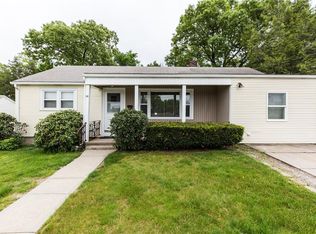 24 Meadow View Dr, Cranston, RI 02920