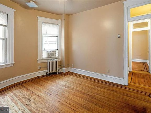 4th image of 4815 Walnut St #2