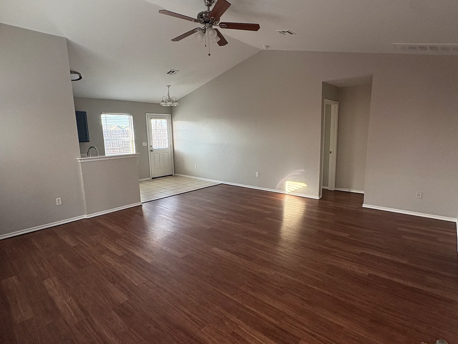 3 bed, 1230 sqft, $1,500 — Photo 2