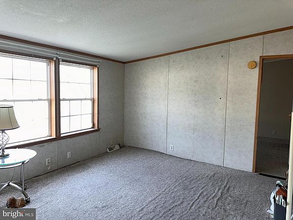 5th image of 39 Roberts Way