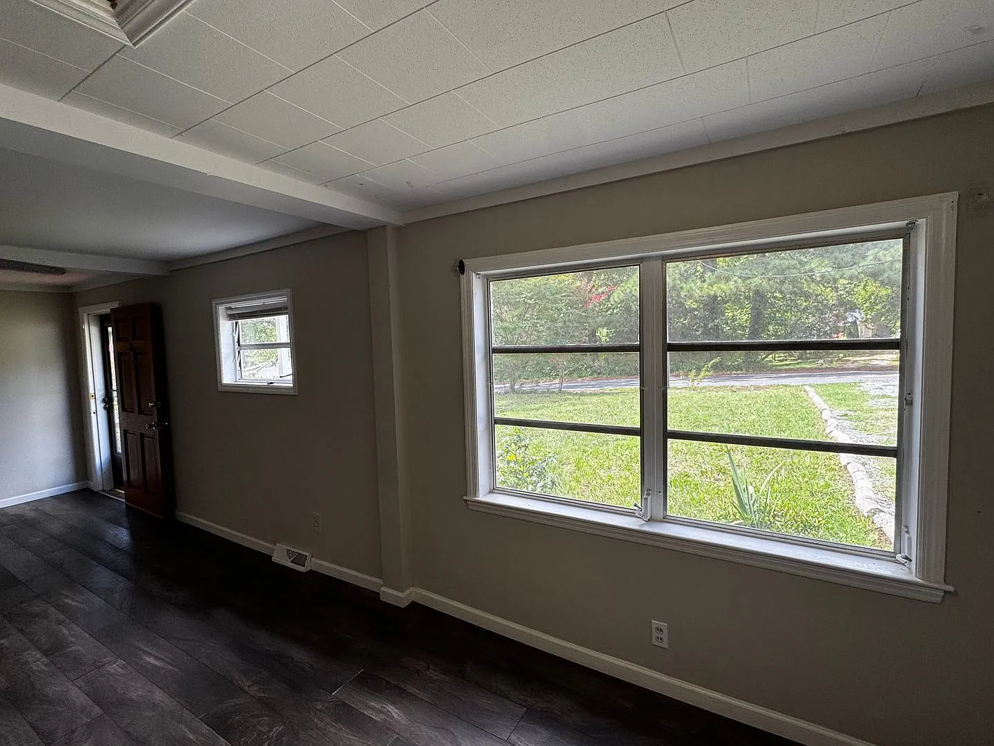 Spacious 4-Bedroom Home with Large Yard in Greensboro — Photo 3