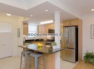 111 Thornton Rd, Chestnut Hill, MA 02467