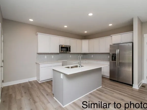 16617 Wilden Dr, Clive, IA 50325