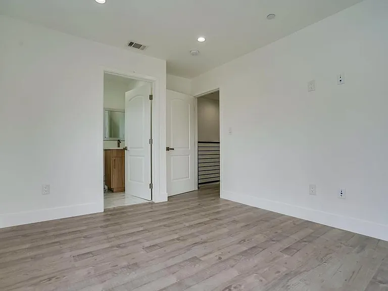 2300 Carmona Ave — Photo 30