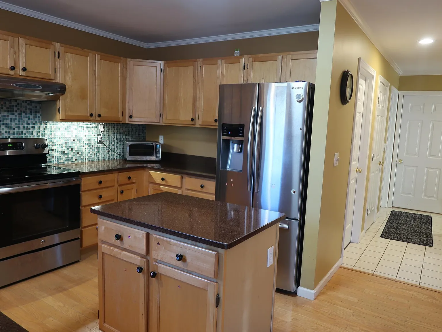 17 Catkin Dr — Photo 4