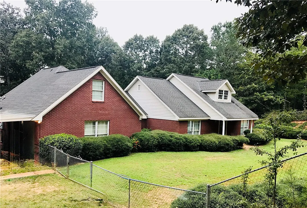 388 Lee Road 382 photo 1