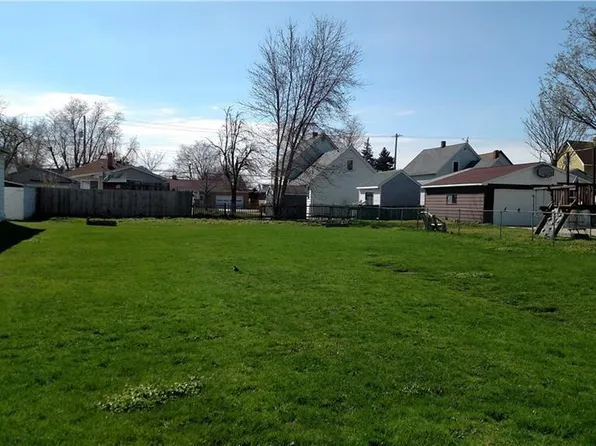 Garland Ave, Cheektowaga, NY 14206