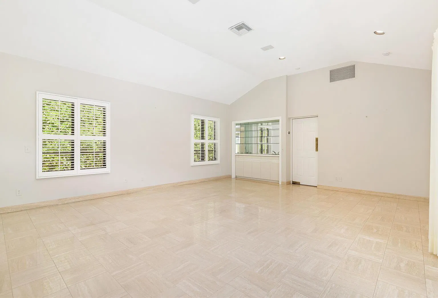 3 bed, 3038 sqft, $25,000 — Photo 1