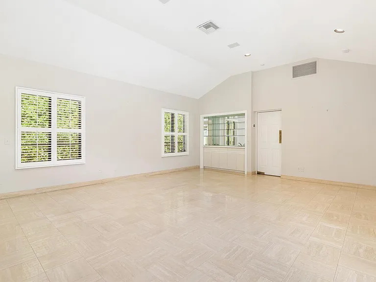 575 N Lake Way — Photo 9