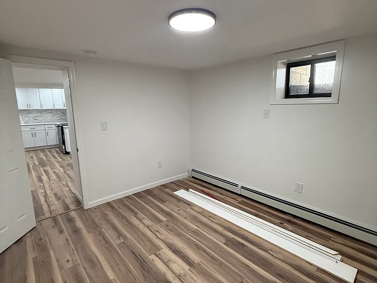 128 Campbell Ave #BASEMENT — Photo 13